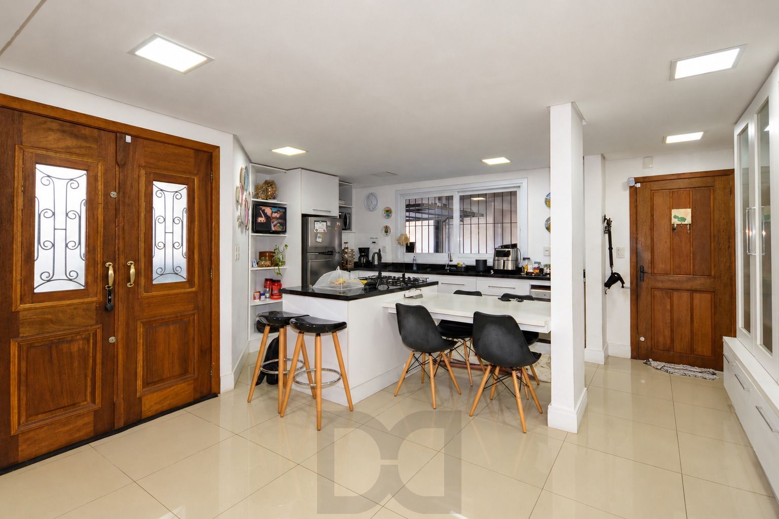 Casa com Piscina, 4 Quartos e 2 Suítes, 4 vagas | 480 m² — foto 6