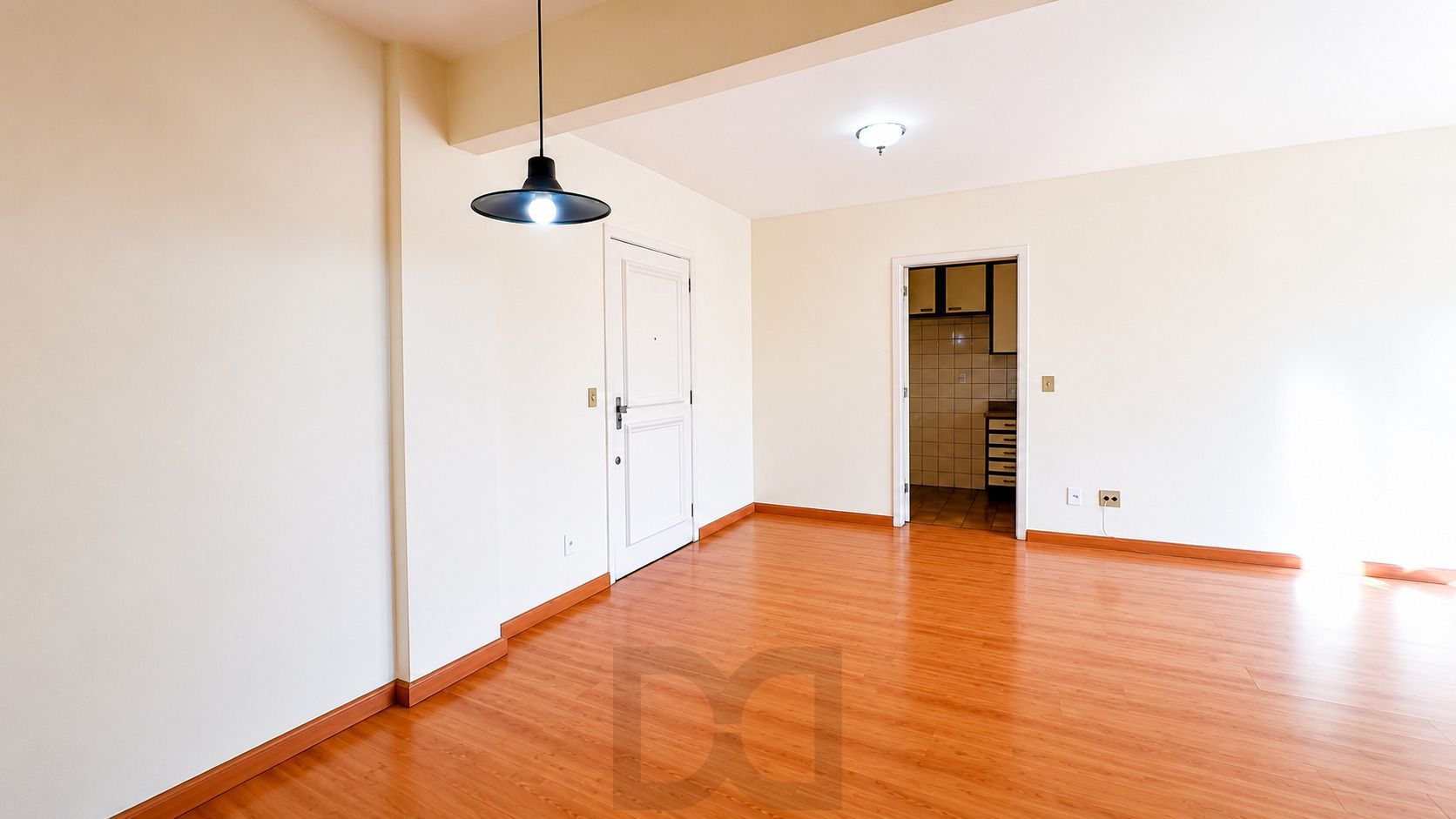 Apartamento 2 Dormitórios, 1 vaga, sacada com churrasqueira à venda-Menino Deus — foto 4