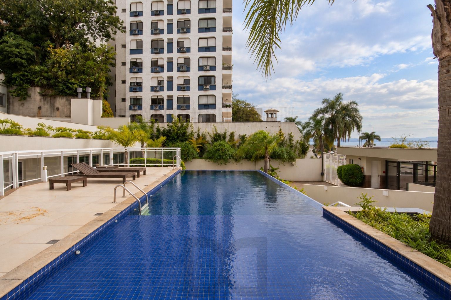 Casa em Condomínio com 3 Suítes e Vista para o Guaíba — foto 9