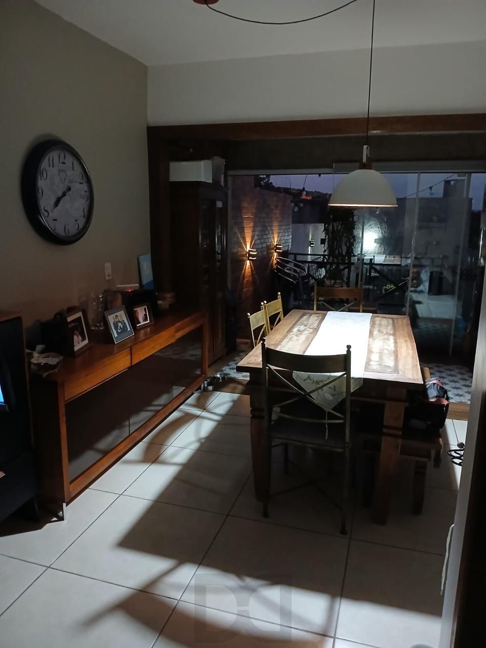 SOBRADO 3 DORMITÓRIOS PARA MORAR NA VILA NOVA COM PATIO ACEITA FINANCIAMENTO — foto 1