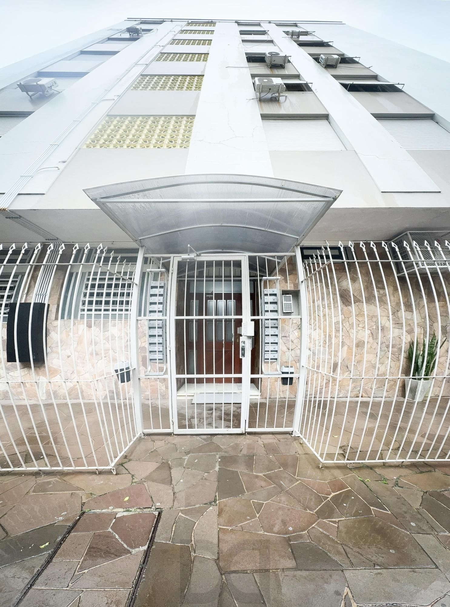 APTO 2 DORMITÓRIOS COM TERRAÇO RUA BOTAFOGO BAIRRO MENINO DEUS — foto 1