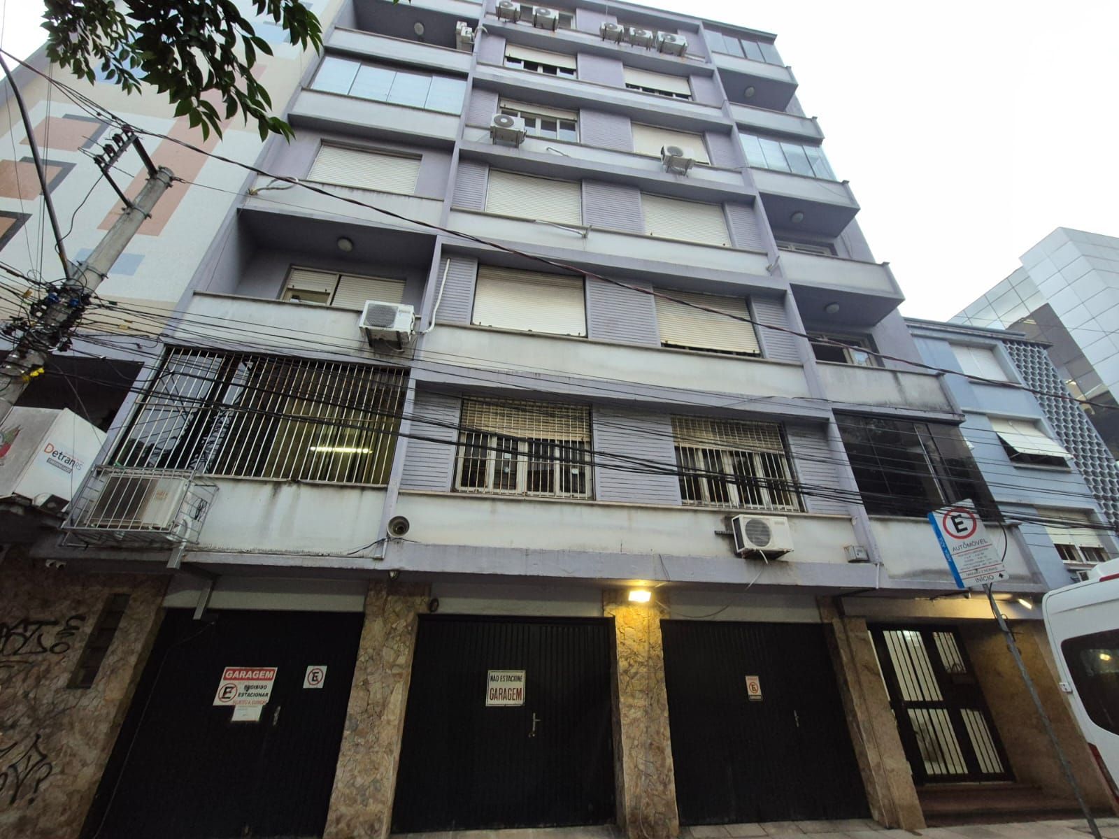 Apartamento 3 Dormitórios com Suíte no Santana em Frente ao HCPA — foto 1