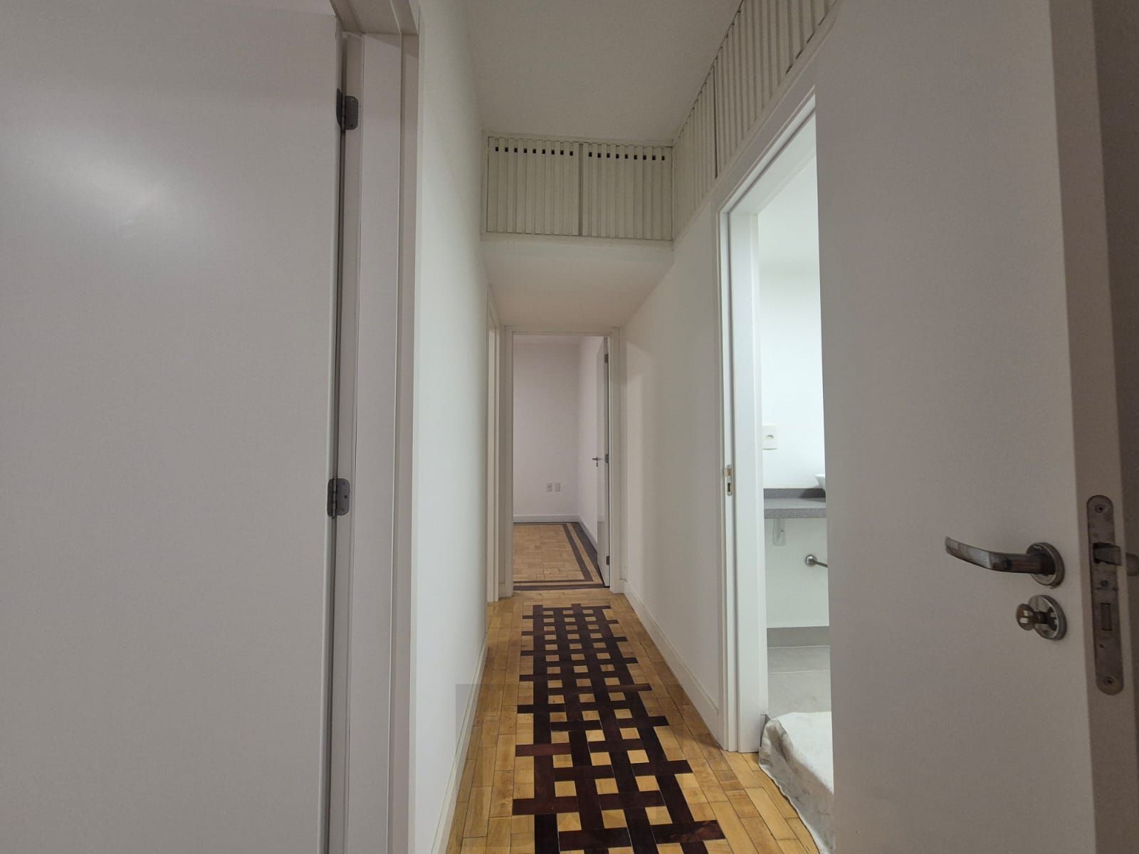 Apartamento 3 Dormitórios com Suíte no Santana em Frente ao HCPA — foto 8