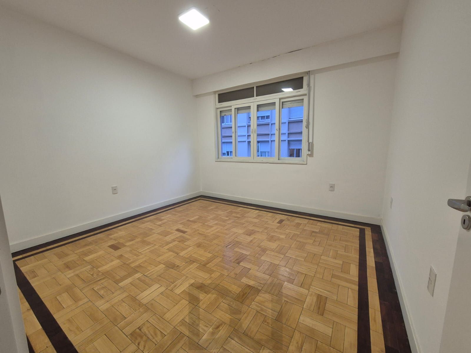 Apartamento 3 Dormitórios com Suíte no Santana em Frente ao HCPA — foto 7