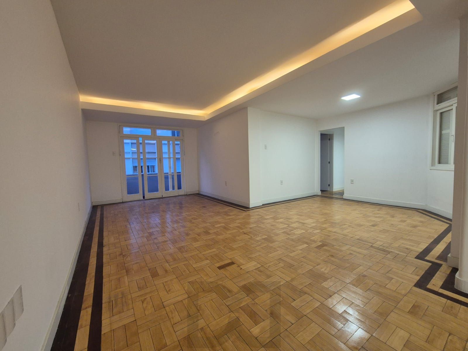 Apartamento 3 Dormitórios com Suíte no Santana em Frente ao HCPA — foto 9