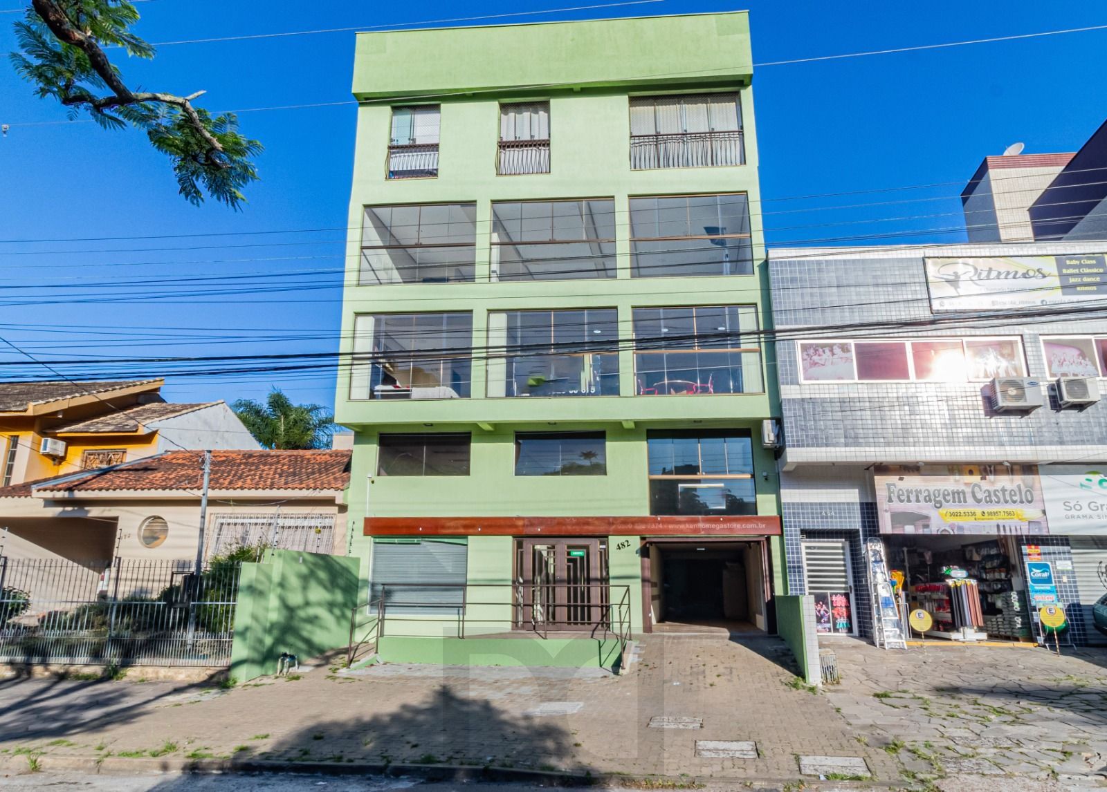 Oportunidade Única! Prédio Comercial em Localização Privilegiada em Porto Alegre — foto 1