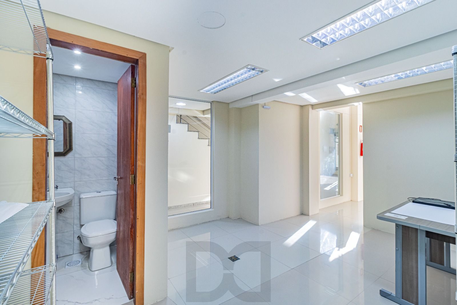 Oportunidade Única! Prédio Comercial em Localização Privilegiada em Porto Alegre — foto 4