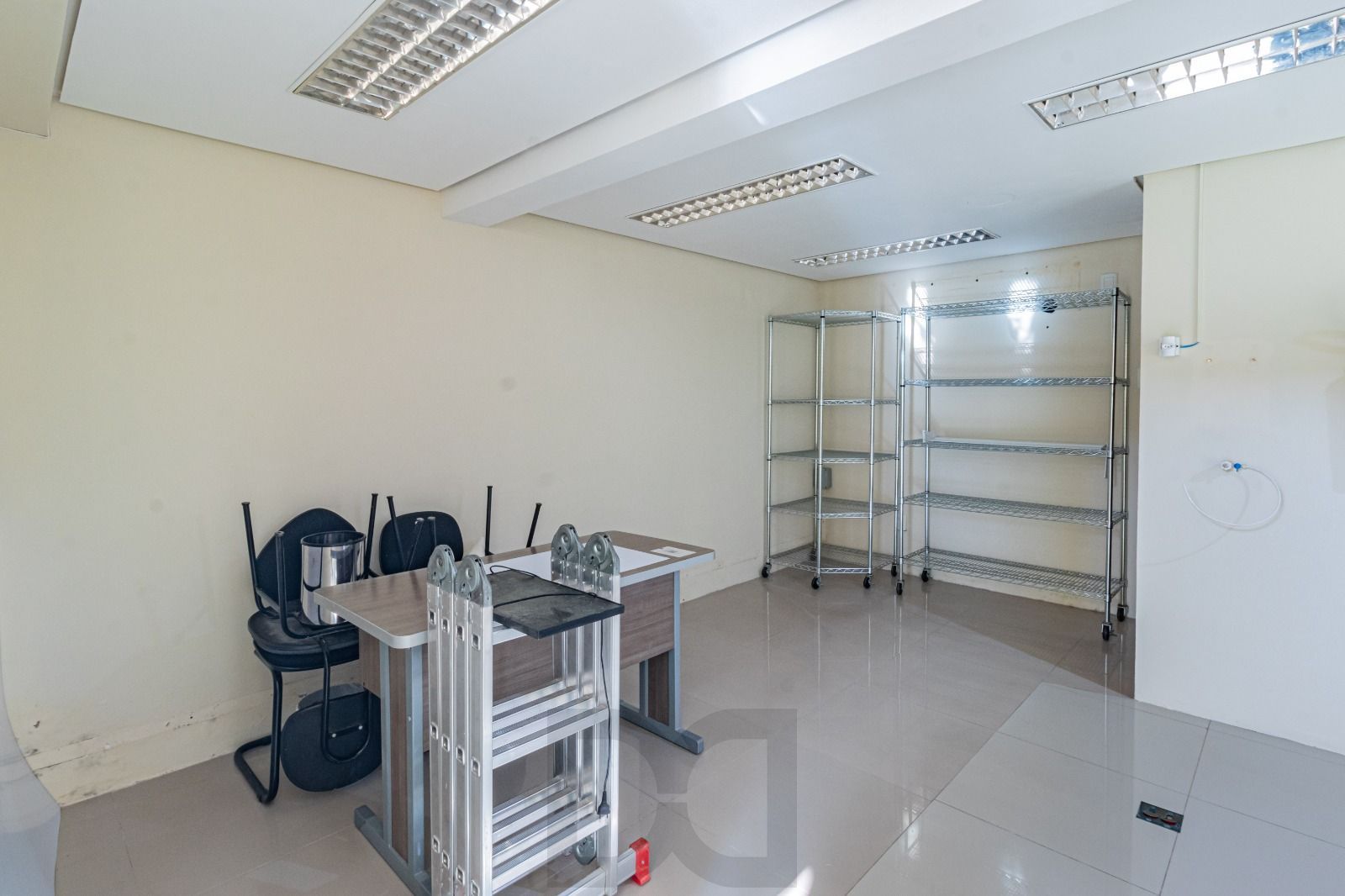 Oportunidade Única! Prédio Comercial em Localização Privilegiada em Porto Alegre — foto 5