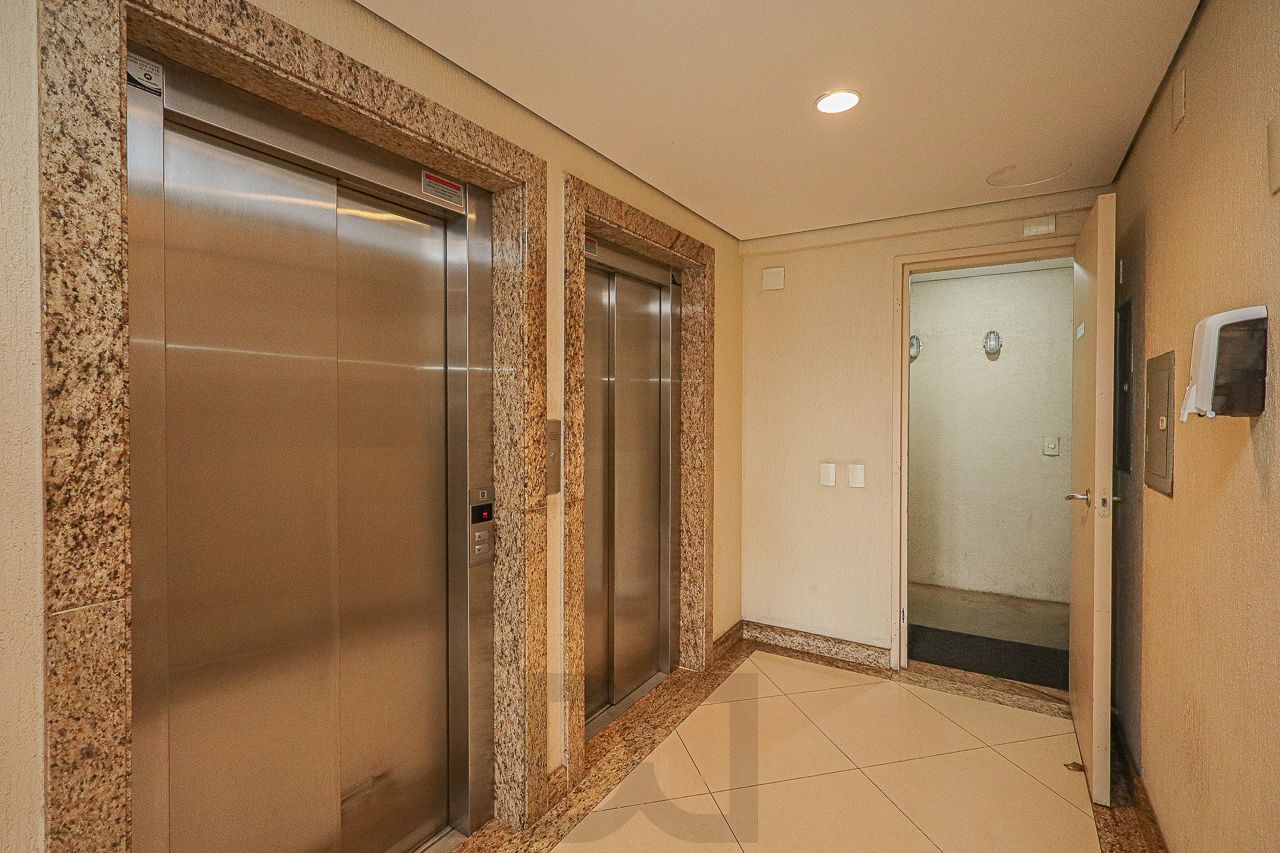 Apartamento a venda no bairro Petrópolis — foto 32