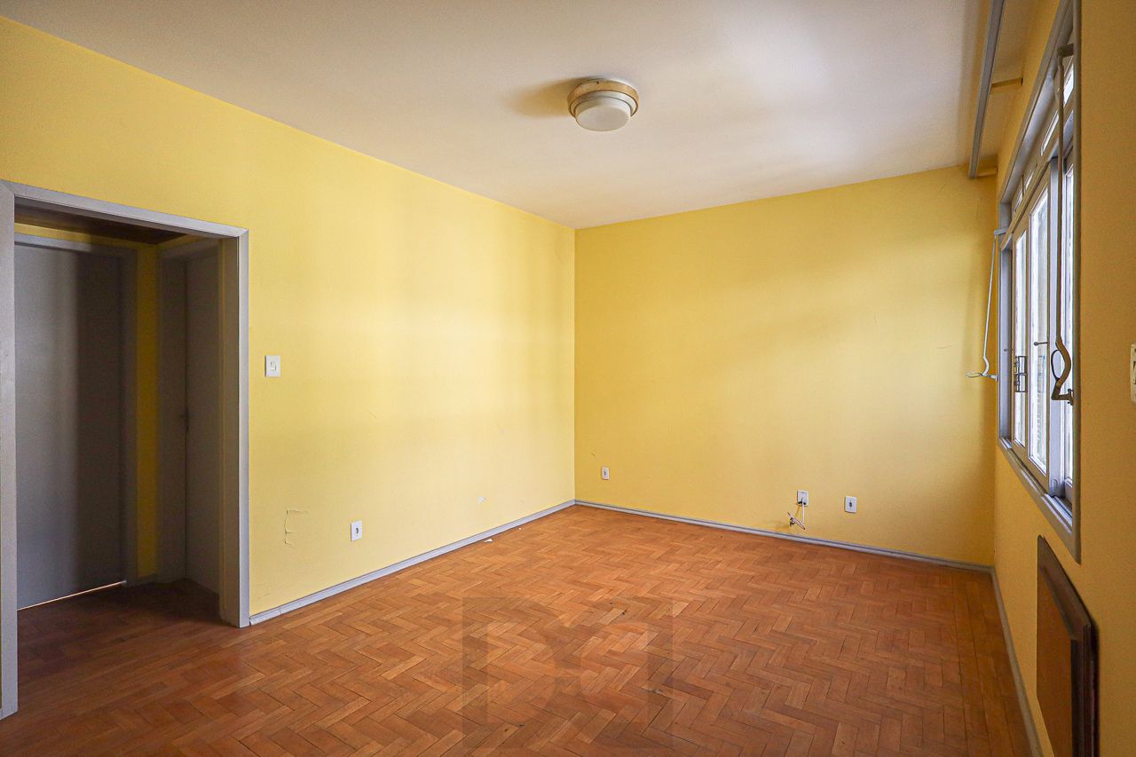 Apartamento a venda no bairro Petrópolis — foto 1
