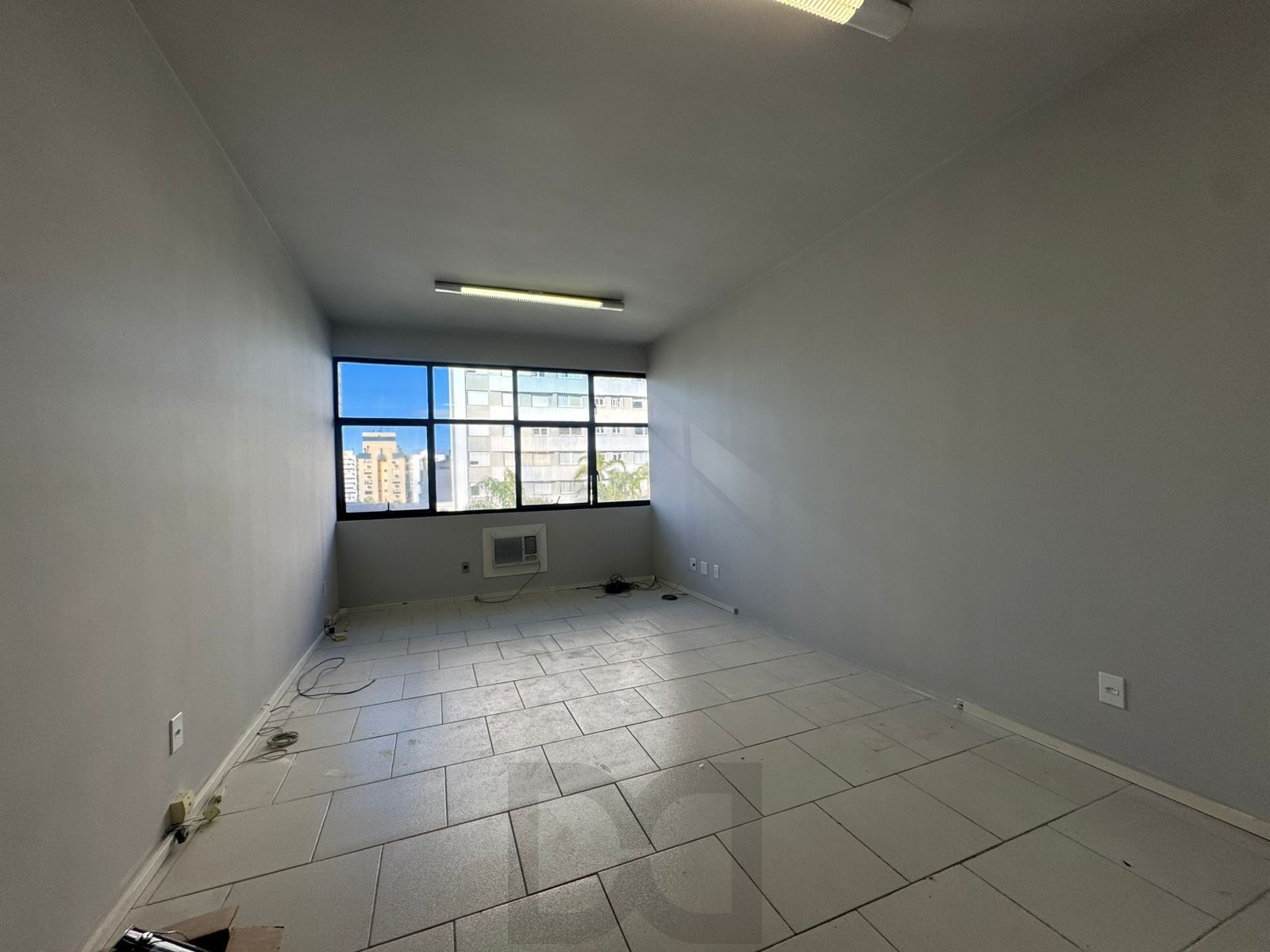 Sala comercial a venda no bairro Passo D' Areia — foto 2