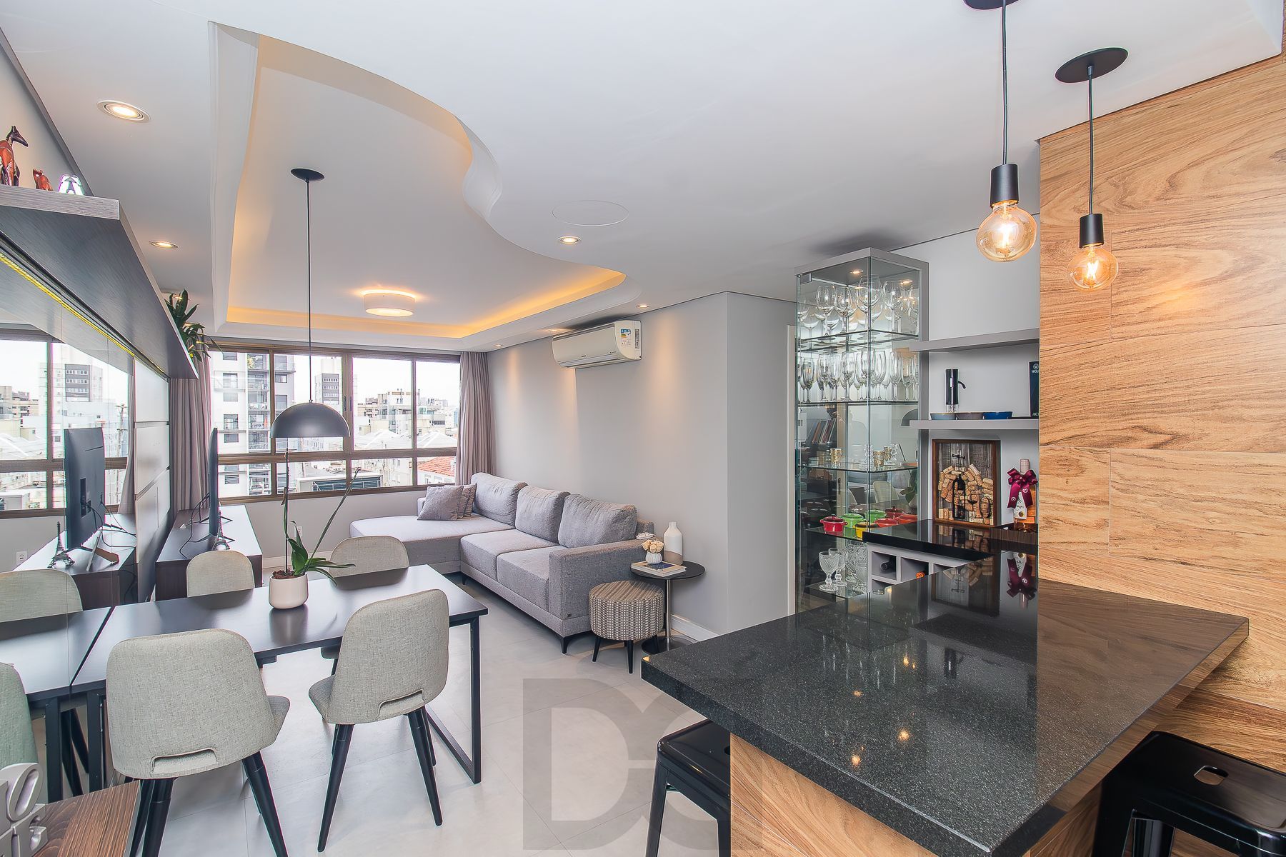 Apartamento mobiliado à venda no bairro Petrópolis — foto 1