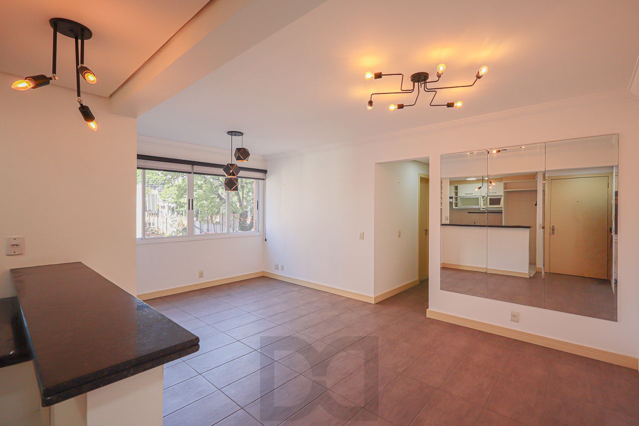 Apartamento a venda no bairro Petrópolis — foto 1