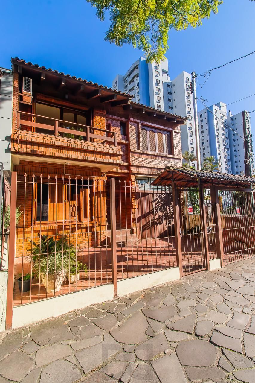Casa a venda no bairro Menino Deus — foto 1
