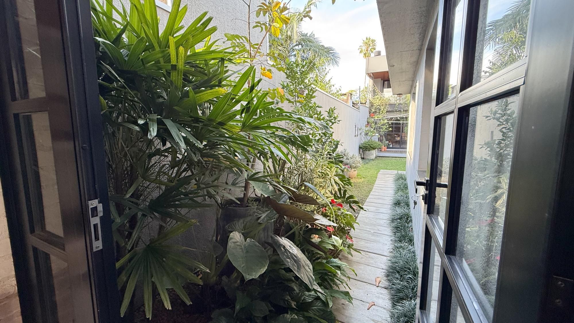 Casa com linda arquitetura | Jardim Europa | 4 quartos | Área Gourmet — foto 25