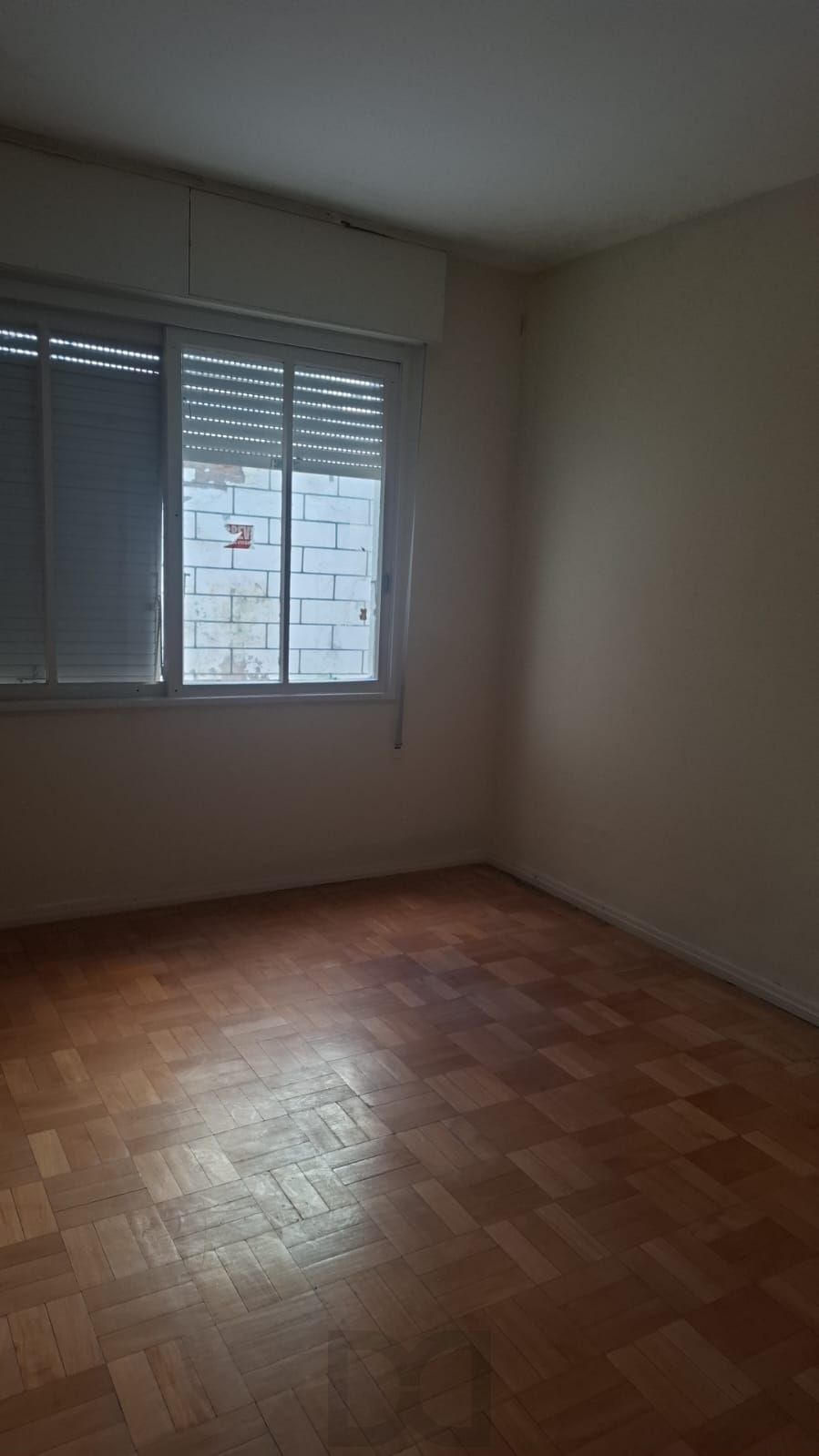 Apartamento térreo no Bom Fim, 77m², 2 dorm., dependência de empregada e pátio. — foto 15