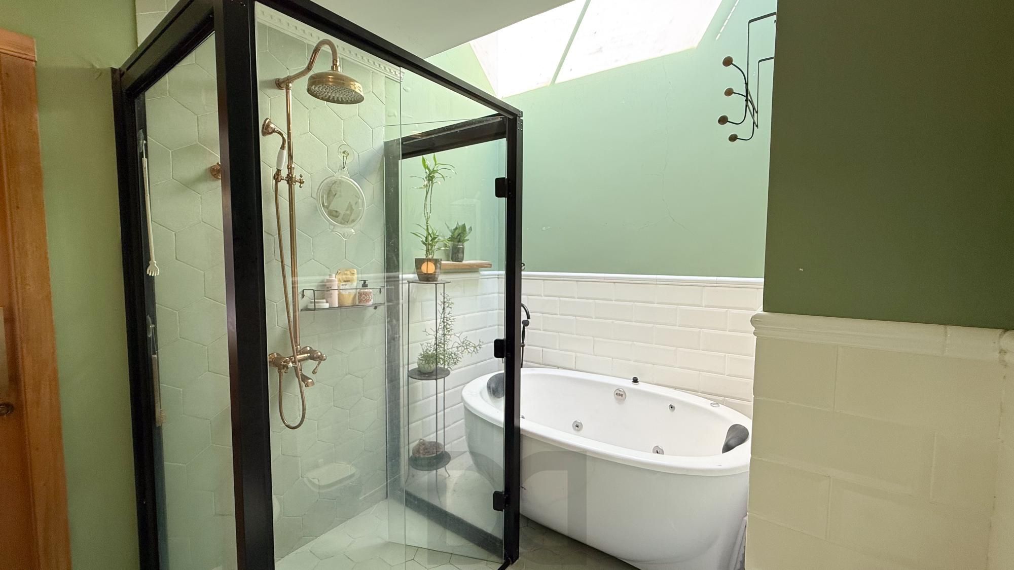 Casa com linda arquitetura | Jardim Europa | 4 quartos | Área Gourmet — foto 24