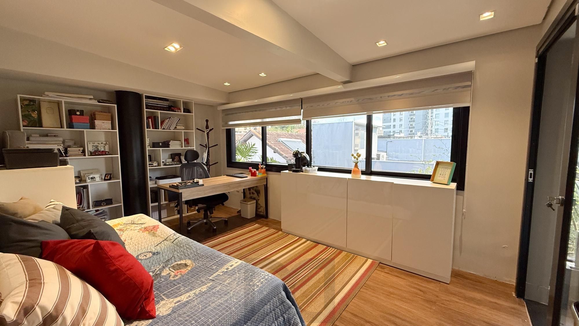 Casa com linda arquitetura | Jardim Europa | 4 quartos | Área Gourmet — foto 42