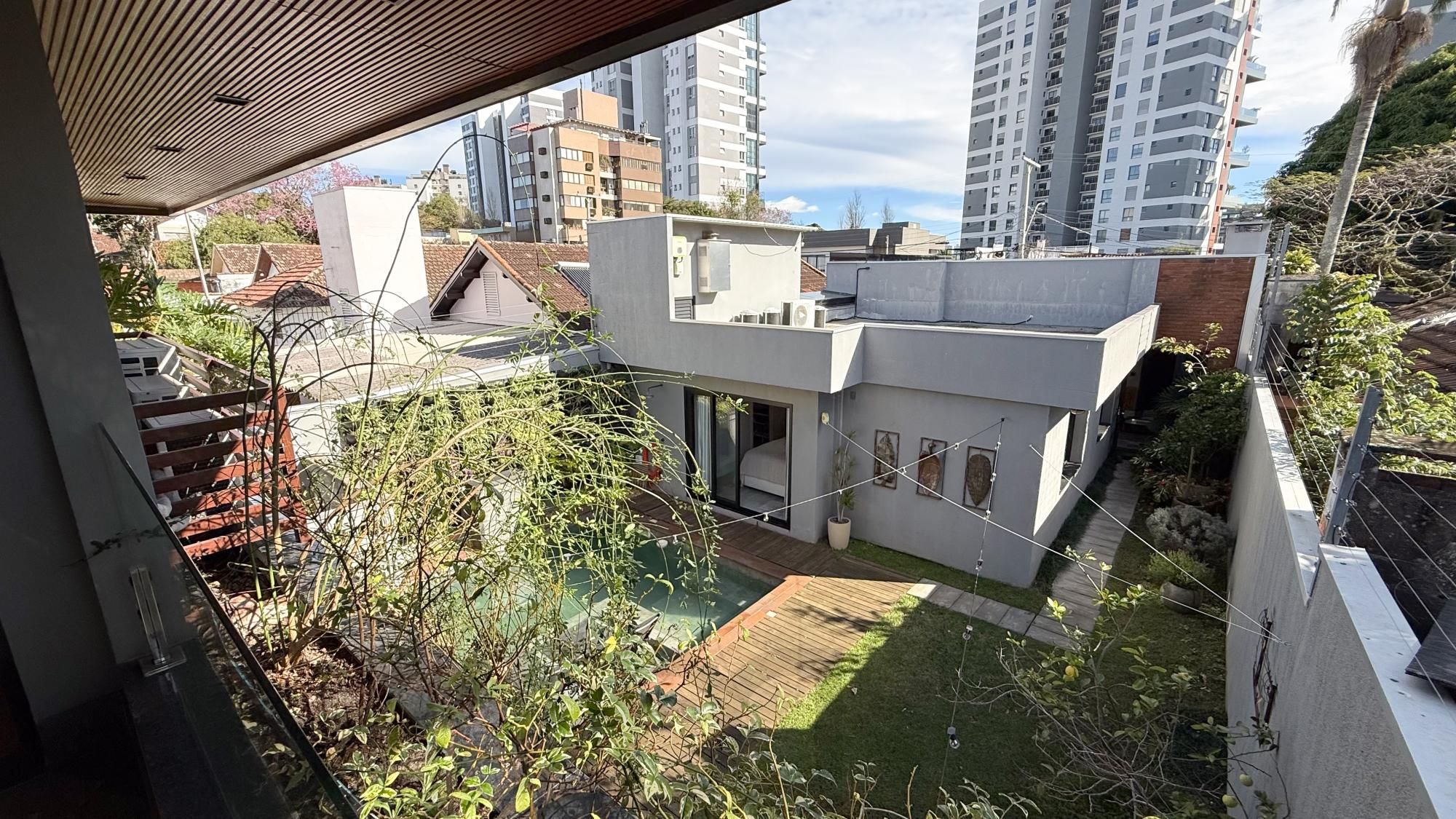 Casa com linda arquitetura | Jardim Europa | 4 quartos | Área Gourmet — foto 48