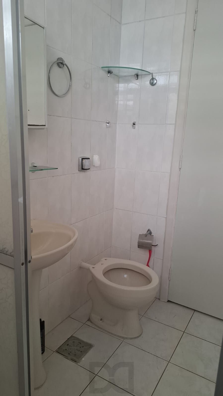 Apartamento térreo no Bom Fim, 77m², 2 dorm., dependência de empregada e pátio. — foto 11