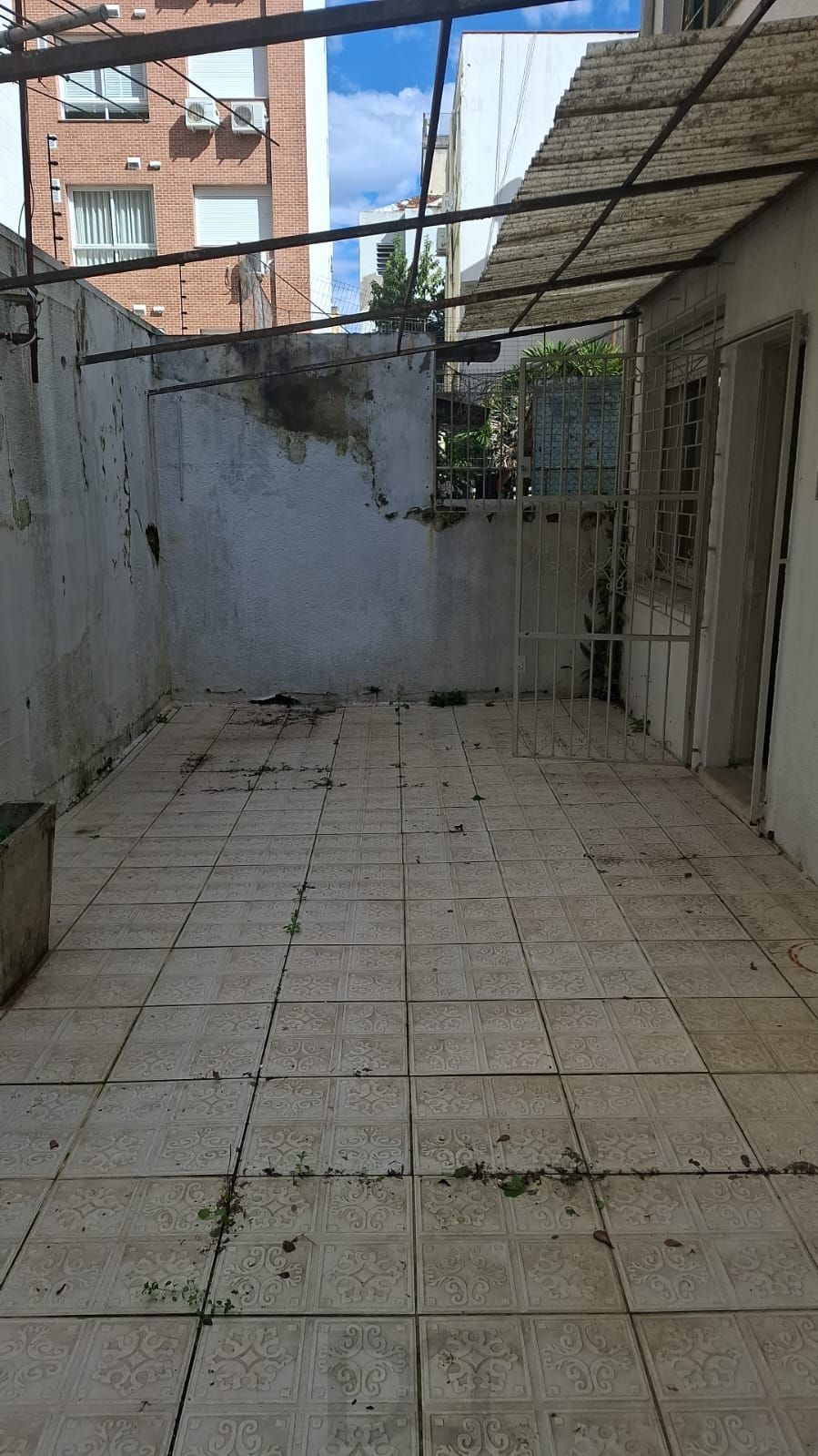 Apartamento térreo no Bom Fim, 77m², 2 dorm., dependência de empregada e pátio. — foto 19