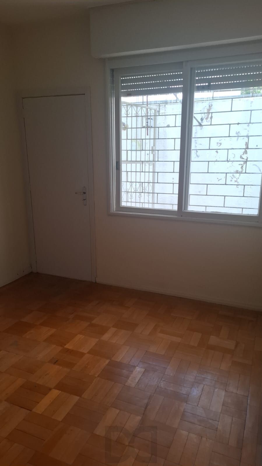 Apartamento térreo no Bom Fim, 77m², 2 dorm., dependência de empregada e pátio. — foto 17