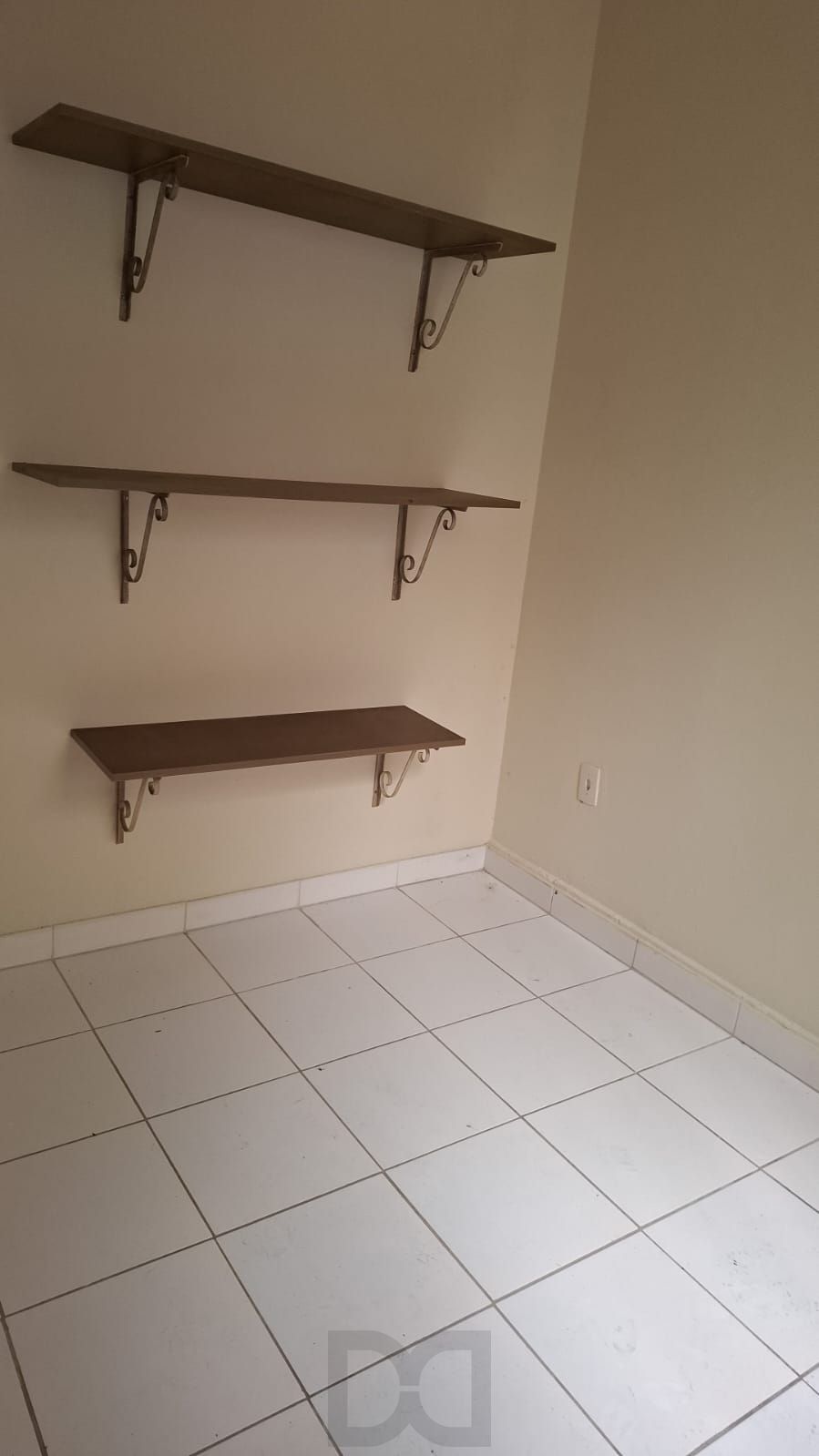 Apartamento térreo no Bom Fim, 77m², 2 dorm., dependência de empregada e pátio. — foto 5