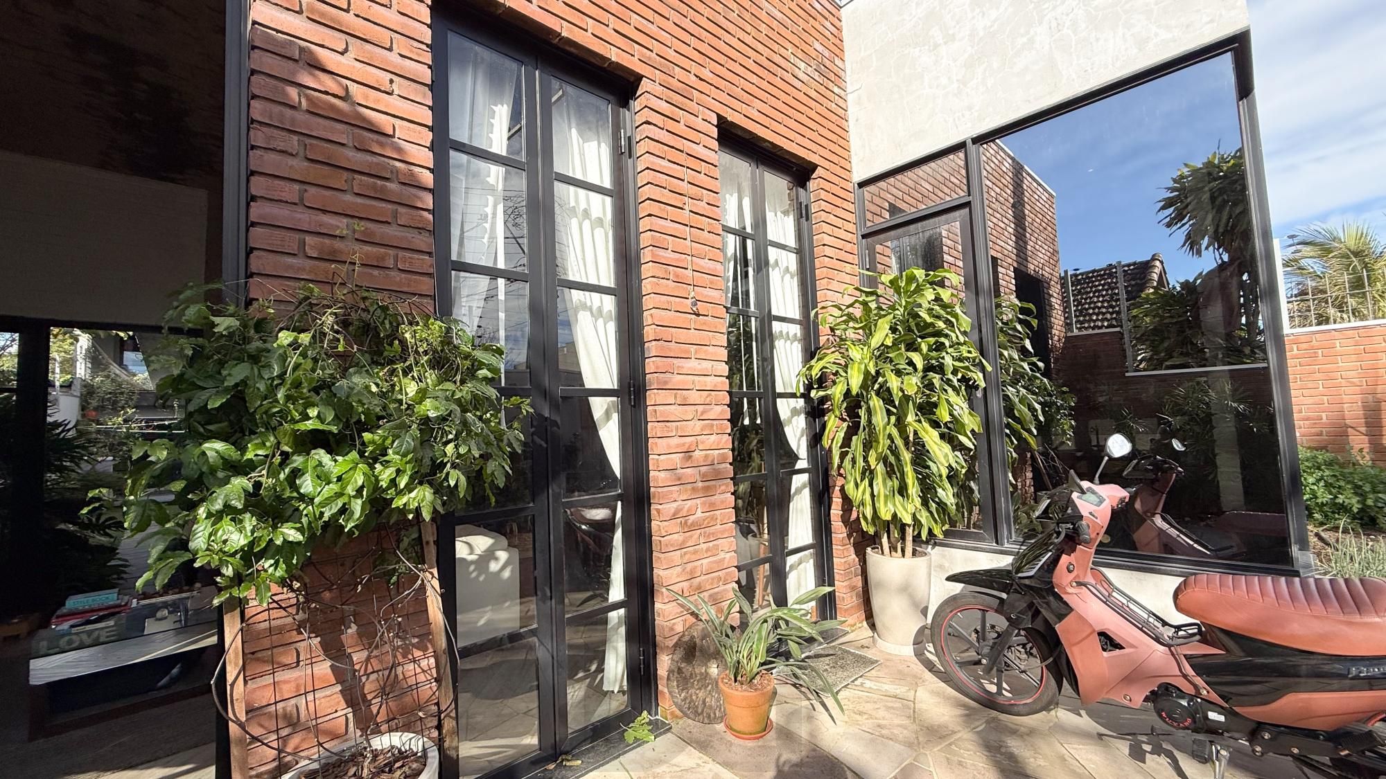Casa com linda arquitetura | Jardim Europa | 4 quartos | Área Gourmet — foto 49