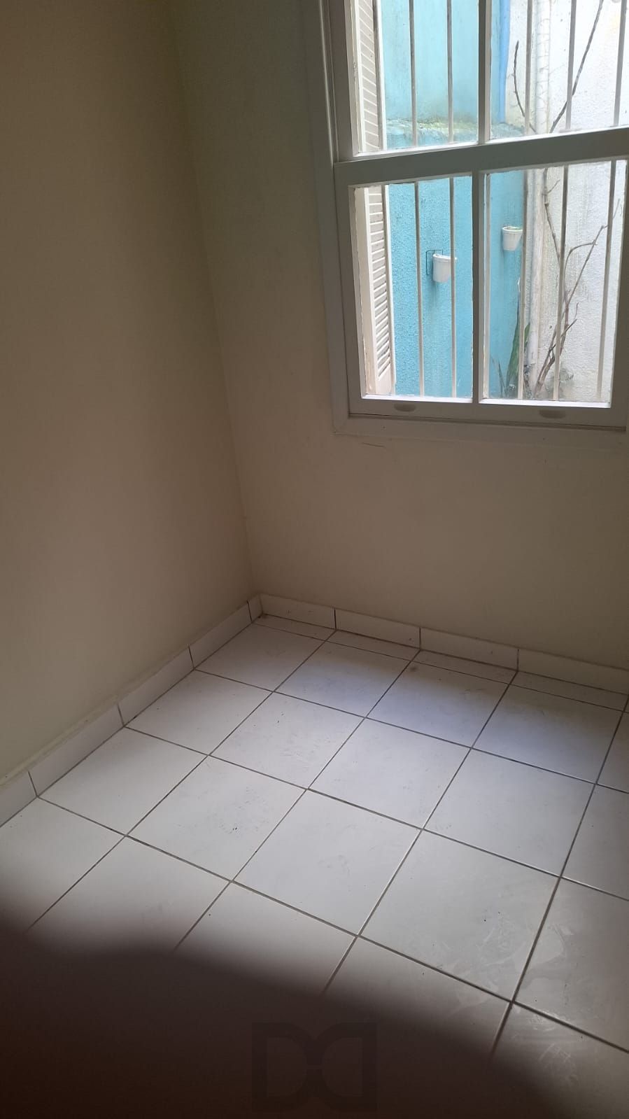 Apartamento térreo no Bom Fim, 77m², 2 dorm., dependência de empregada e pátio. — foto 4