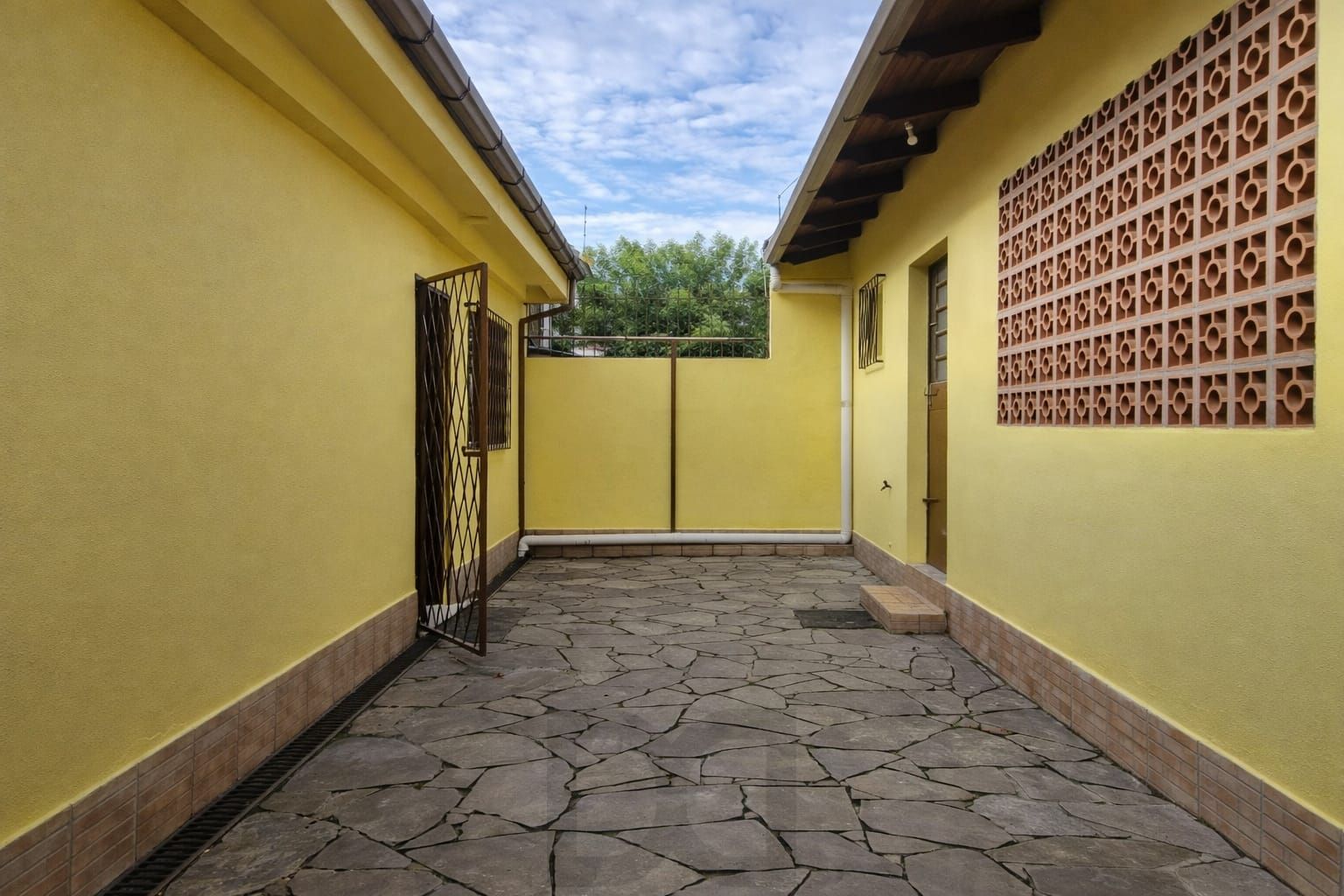 Casa 3 Dormitórios com Suíte | Garagem 6 Carros | Pátio Amplo e Área Gourmet para Alugar — foto 19
