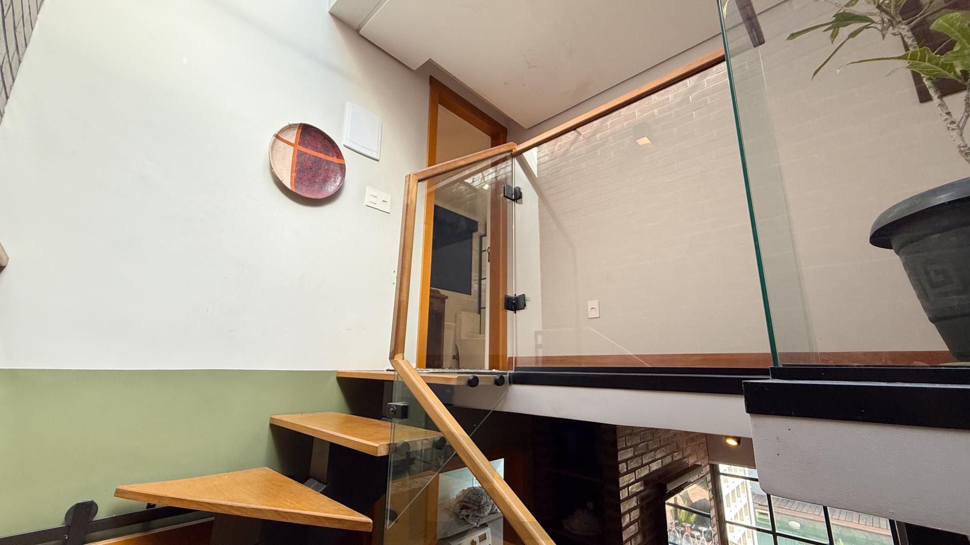 Casa com linda arquitetura | Jardim Europa | 4 quartos | Área Gourmet — foto 38