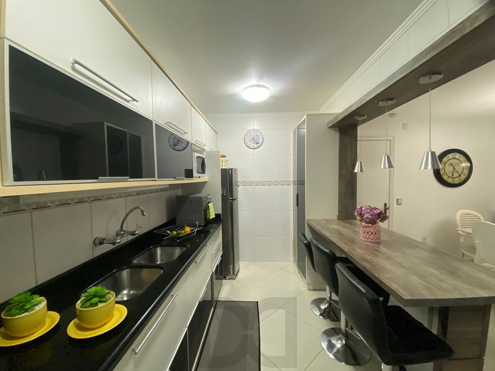 OTIMO APARTAMENTO 03 DORM SEMI MOBILIADO , ELEVADOR 2 VAGAS — foto 3