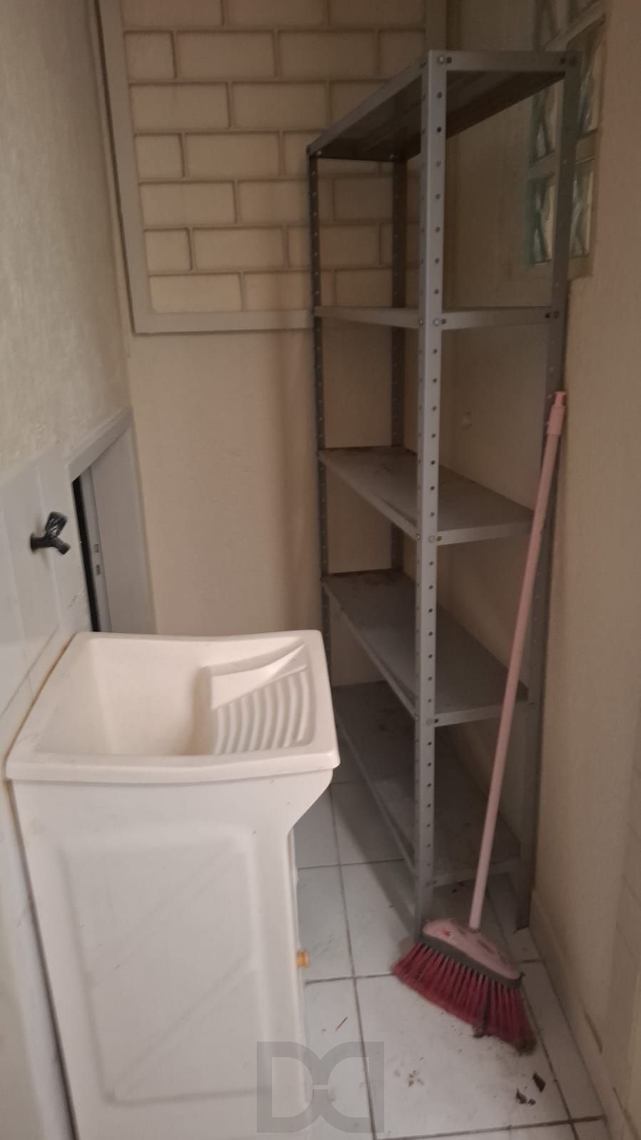 Apartamento térreo no Bom Fim, 77m², 2 dorm., dependência de empregada e pátio. — foto 7