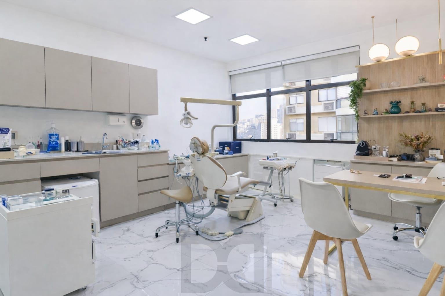 Sala Comercial com 4 Ambientes e Garagem | 38m² | Rua 24 de Outubro — foto 1
