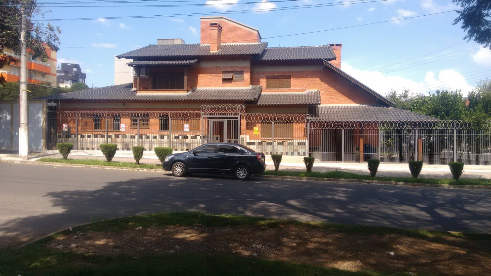 CASA DE ESQUINA COM 3 DORMITORIOS NO JARDIM PLANALTO; — foto 1