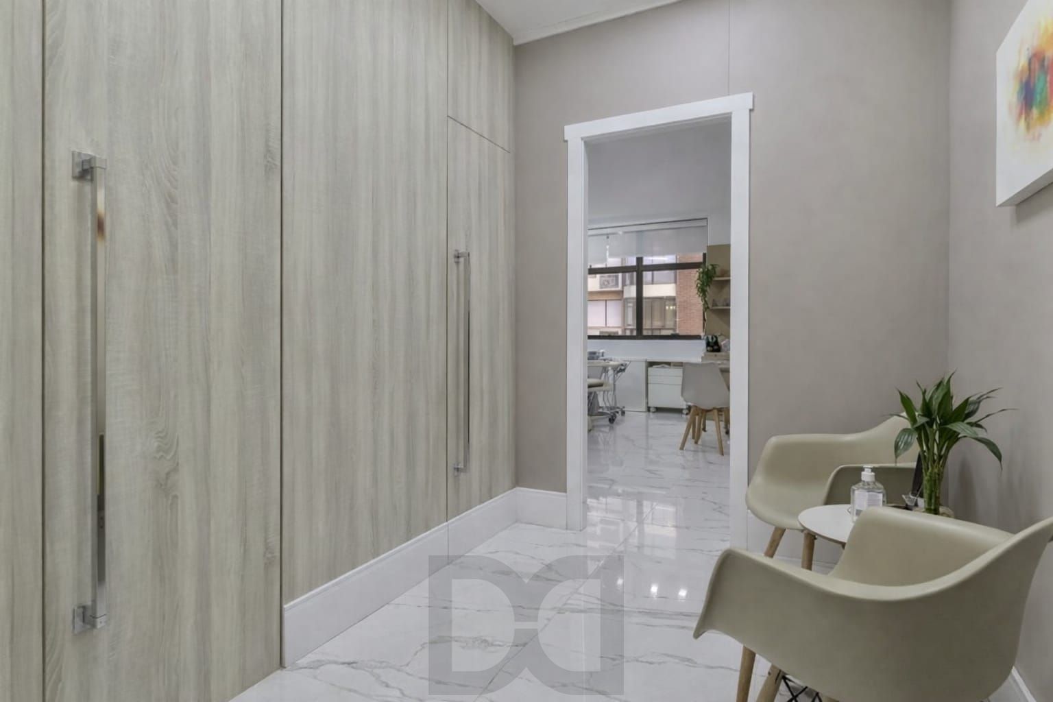 Sala Comercial com 4 Ambientes e Garagem | 38m² | Rua 24 de Outubro — foto 2