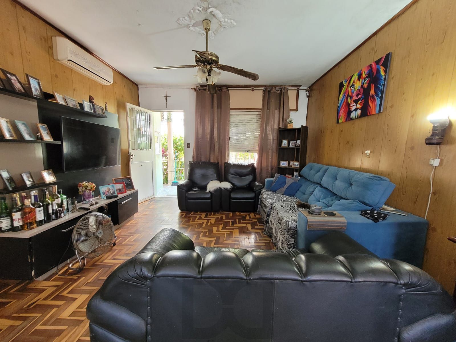 Casa térrea com garagem no subsolo e anexo — foto 1