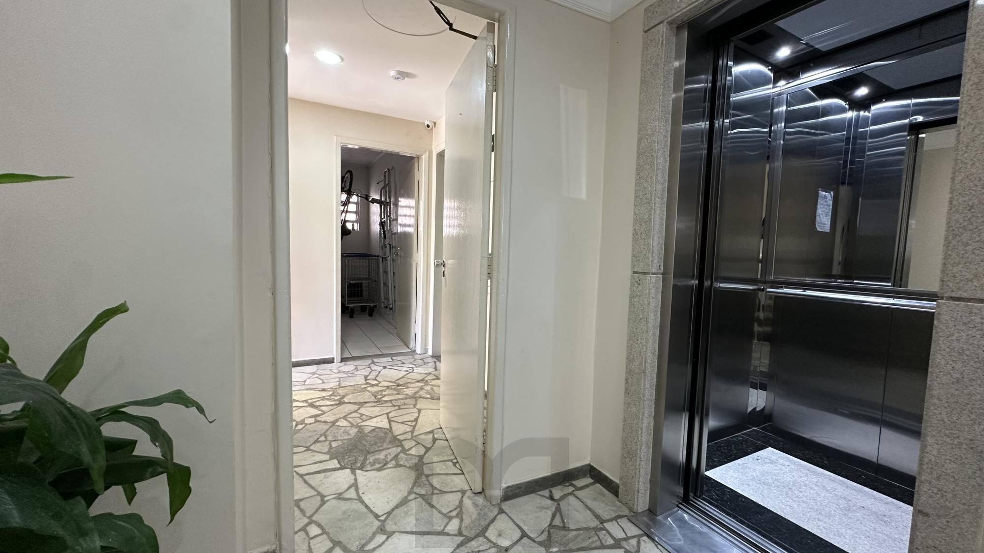 Apartamento com 2 dormitórios, dependência, elevador e vaga coberta na Mariland — foto 19