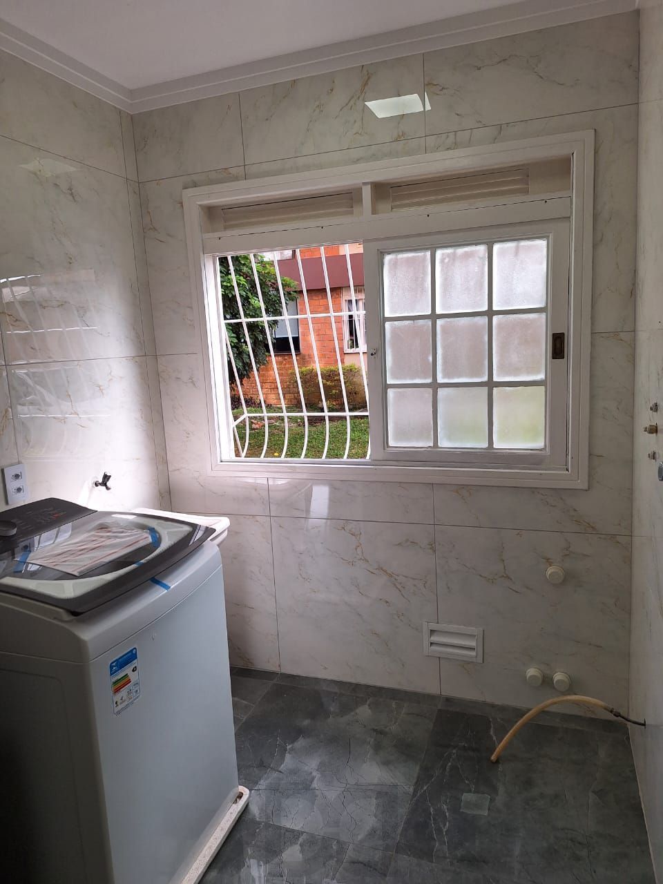 Apartamento 02 dormitórios com vaga de garagem escriturada descoberta — foto 18