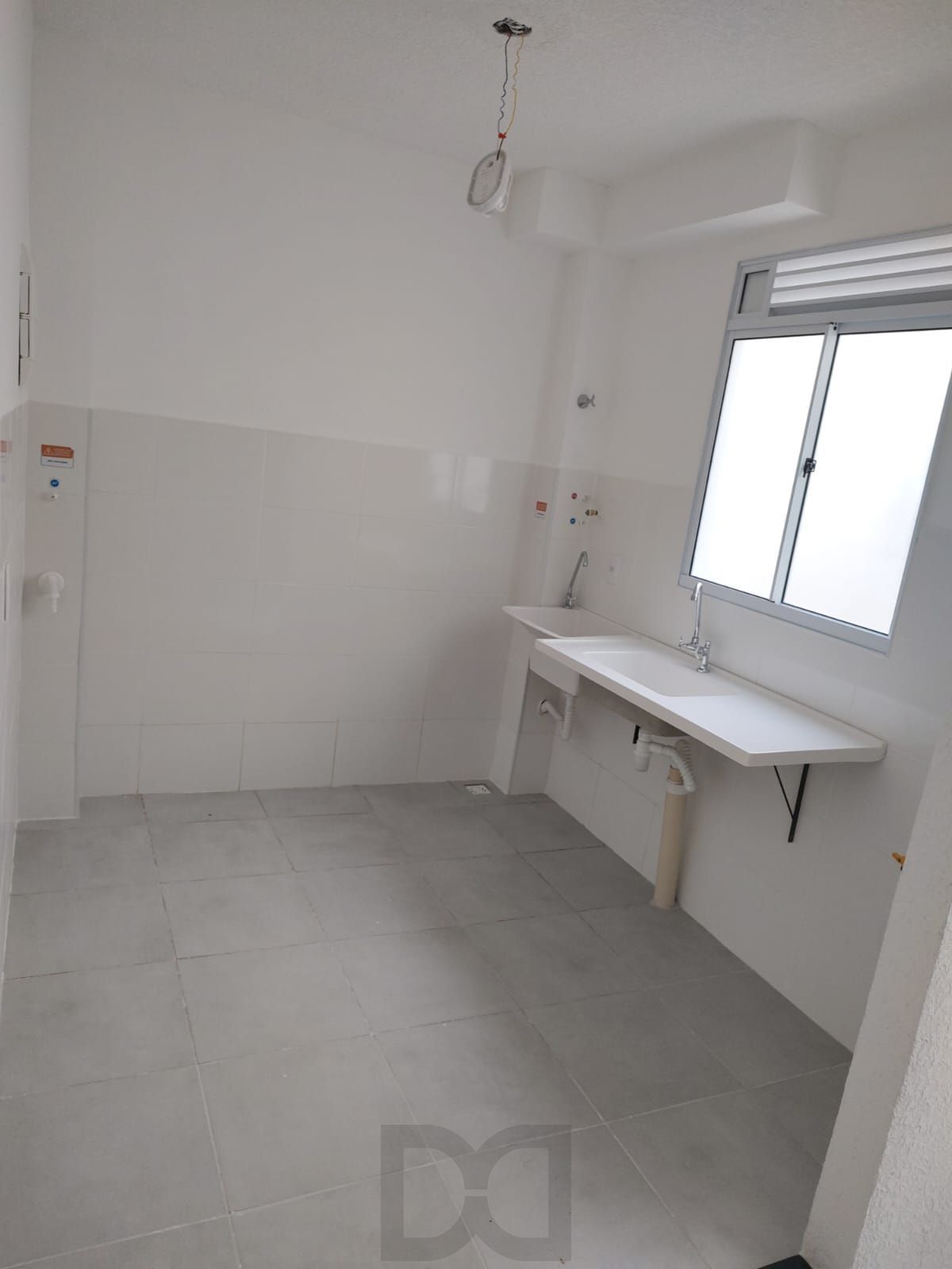 Apartamento 02 dormitórios com estacionamento rotativo no Bairro Restinga — foto 1