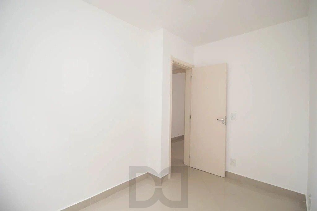 Apartamento 02 dormitórios com garagem escriturada no Bairro Ipanema — foto 14