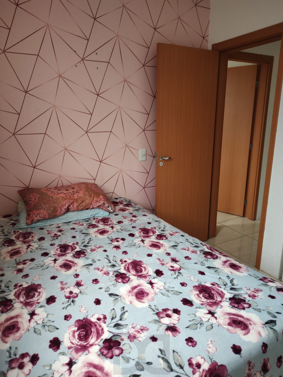 Apartamento 02 dormitórios com vaga, no bairro Humaitá. — foto 10