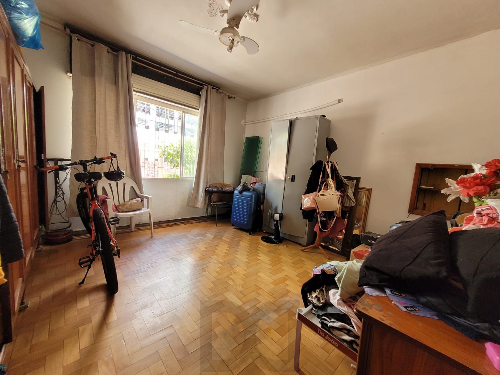 Casa térrea com garagem no subsolo e anexo — foto 12