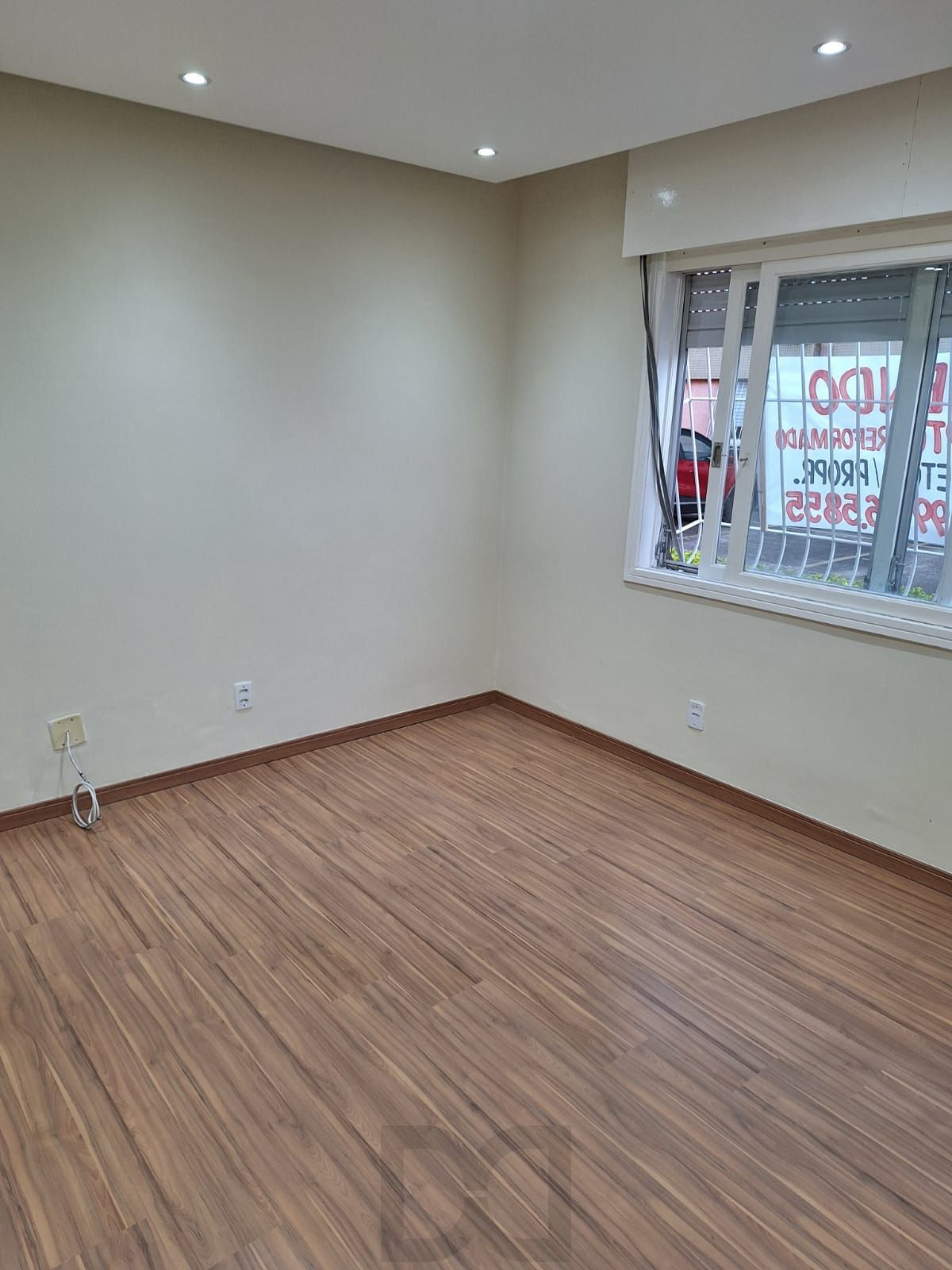 Apartamento 02 dormitórios com vaga de garagem escriturada descoberta — foto 1
