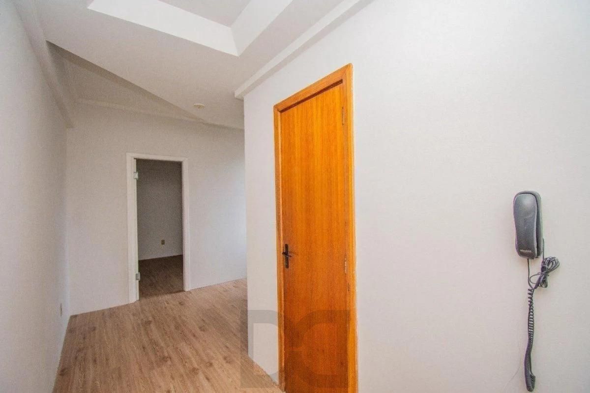 Sala comercial de 24,74 m² à venda em Petrópolis, esquina com a 24 de Outubro. — foto 1