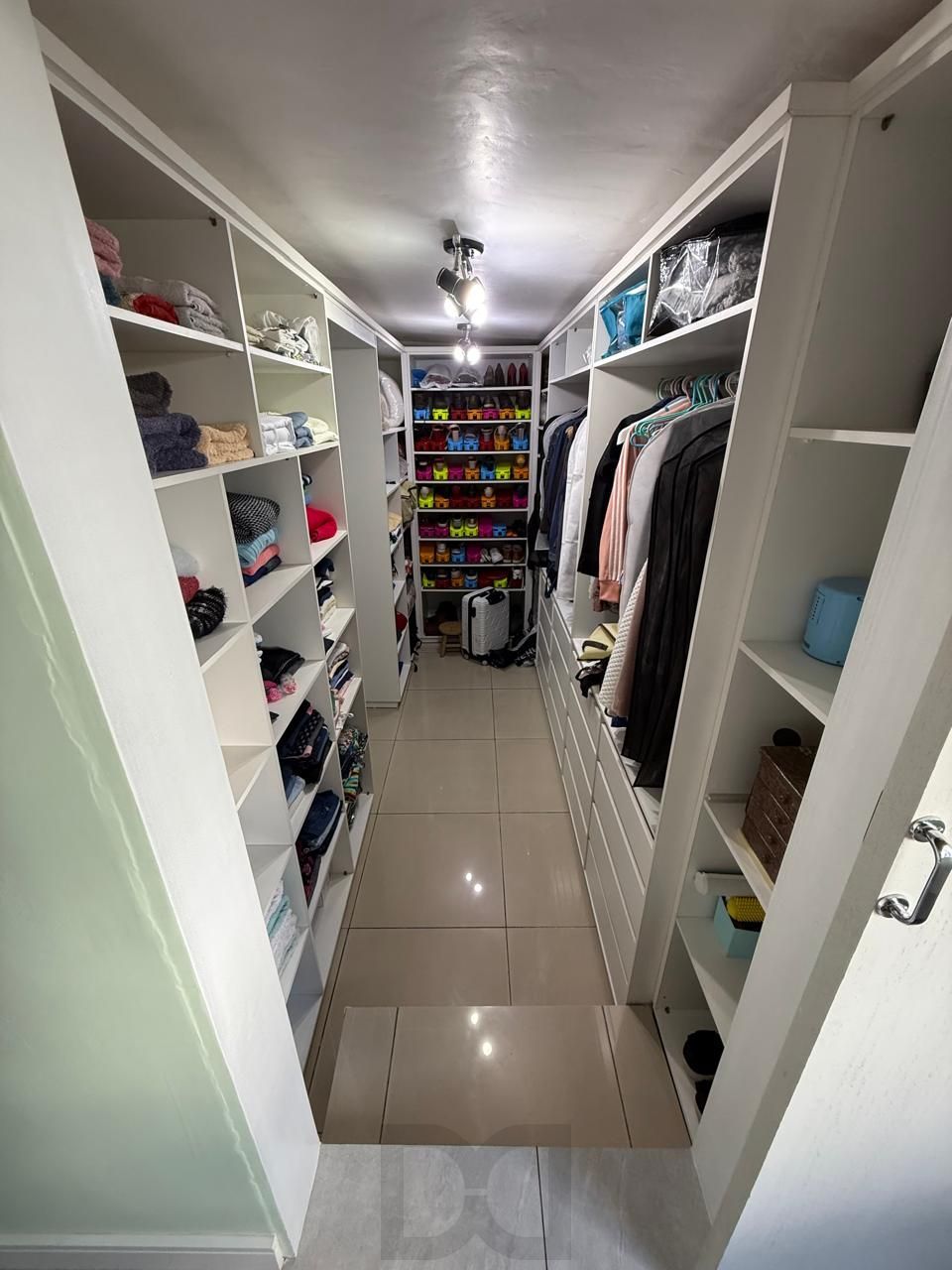Casa com 03 dormitórios, sendo 02 suítes e garagem — foto 13