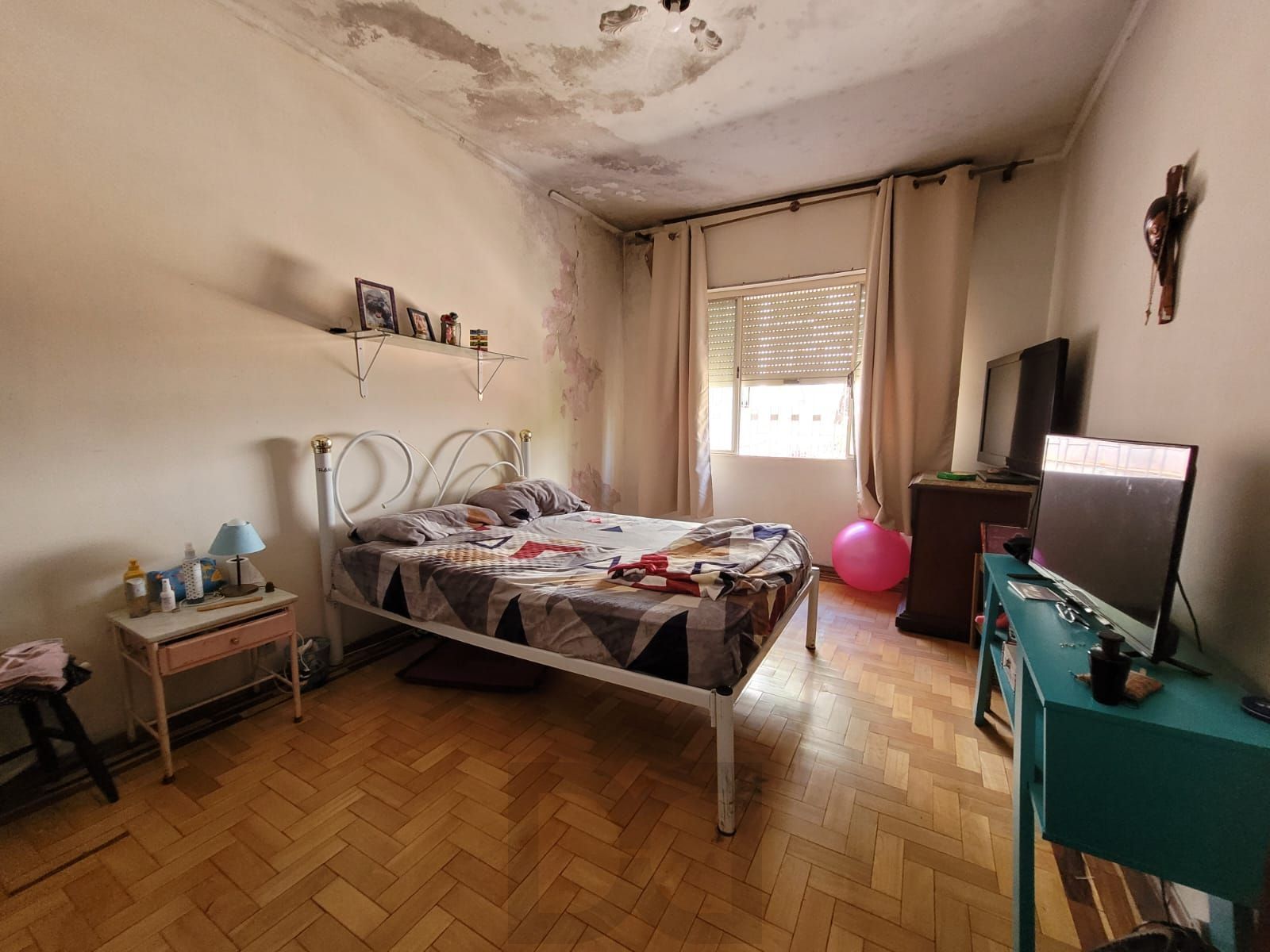 Casa térrea com garagem no subsolo e anexo — foto 14