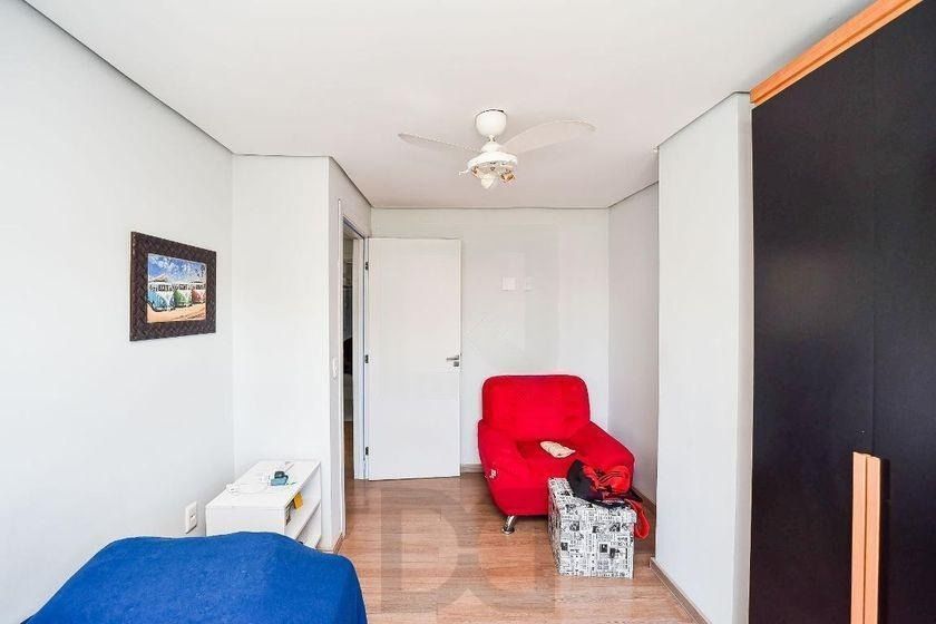 Belíssima casa de 4 dormitórios com 01 suíte com 2 vagas na Chácara das Pedras — foto 9