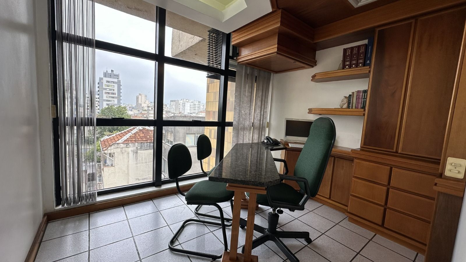 Sala comercial próximo ao hospital HPS e UFRGS — foto 1