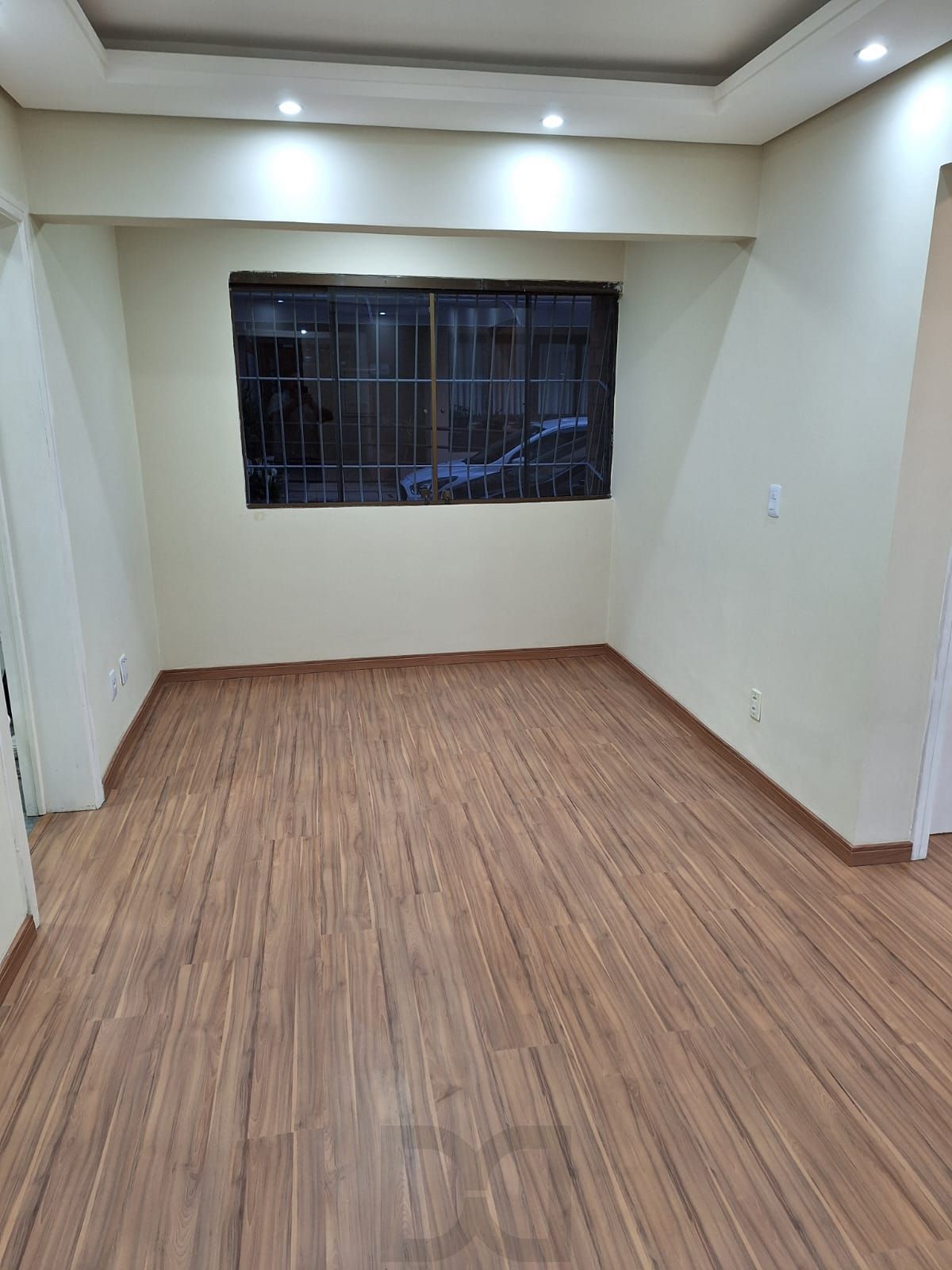 Apartamento 02 dormitórios com vaga de garagem escriturada descoberta — foto 2